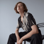 מכופתרת קצרה עלים