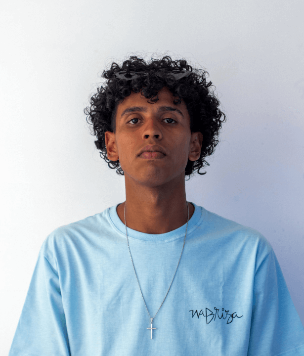 Three Column Layout (title Below) 2 Desk